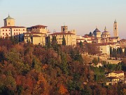 68 Da Via Sudorno Città Alta colorata di tardo autunno